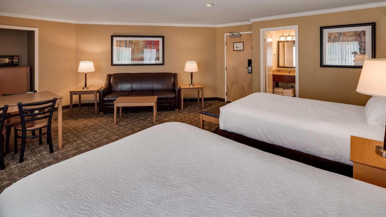 Best Western Plus Windjammer Inn & Conference Center Burlington Exterior foto