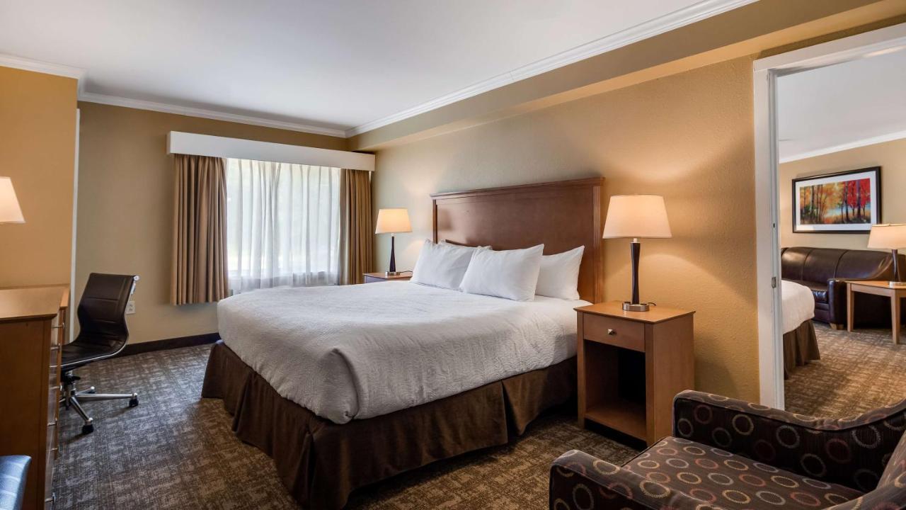 Best Western Plus Windjammer Inn & Conference Center Burlington Exterior foto