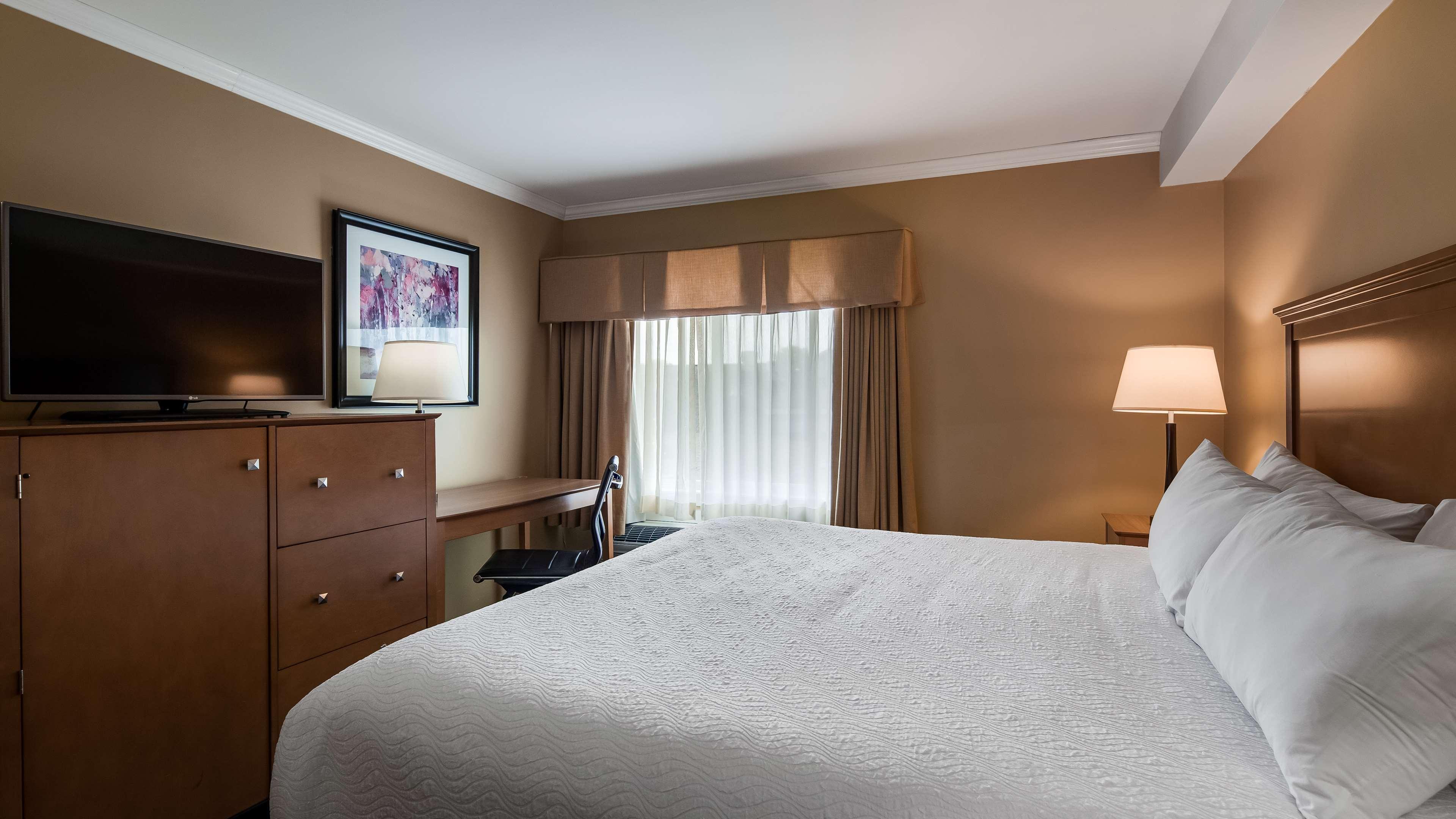 Best Western Plus Windjammer Inn & Conference Center Burlington Exterior foto