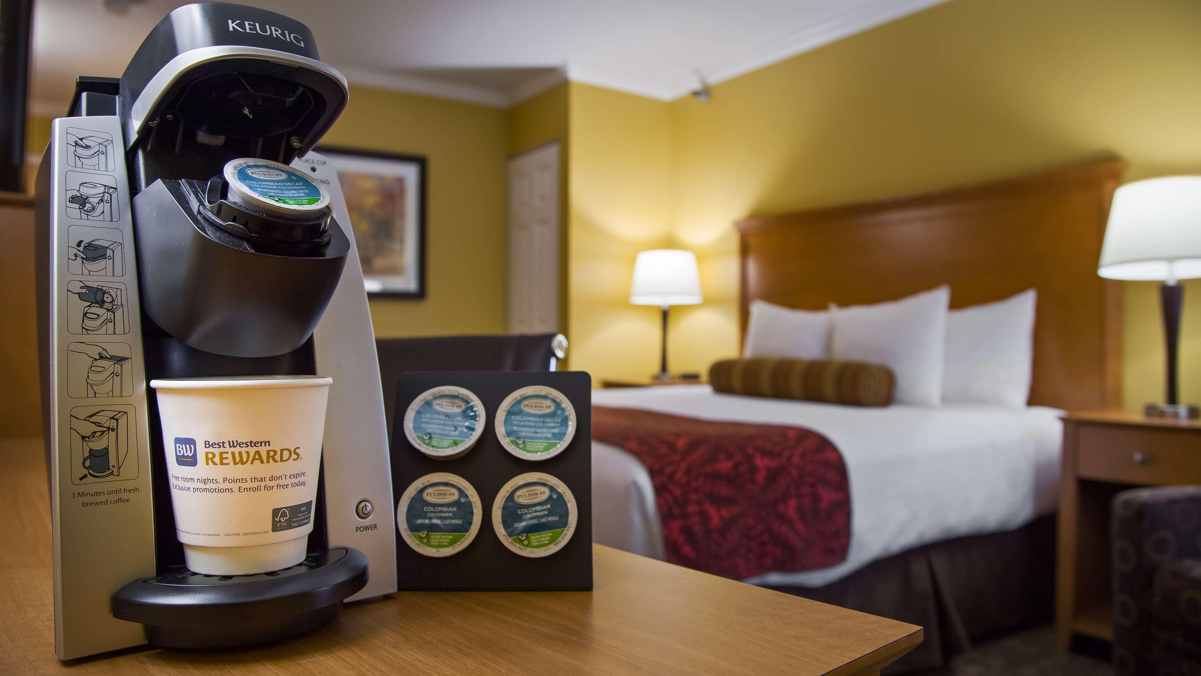 Best Western Plus Windjammer Inn & Conference Center Burlington Exterior foto
