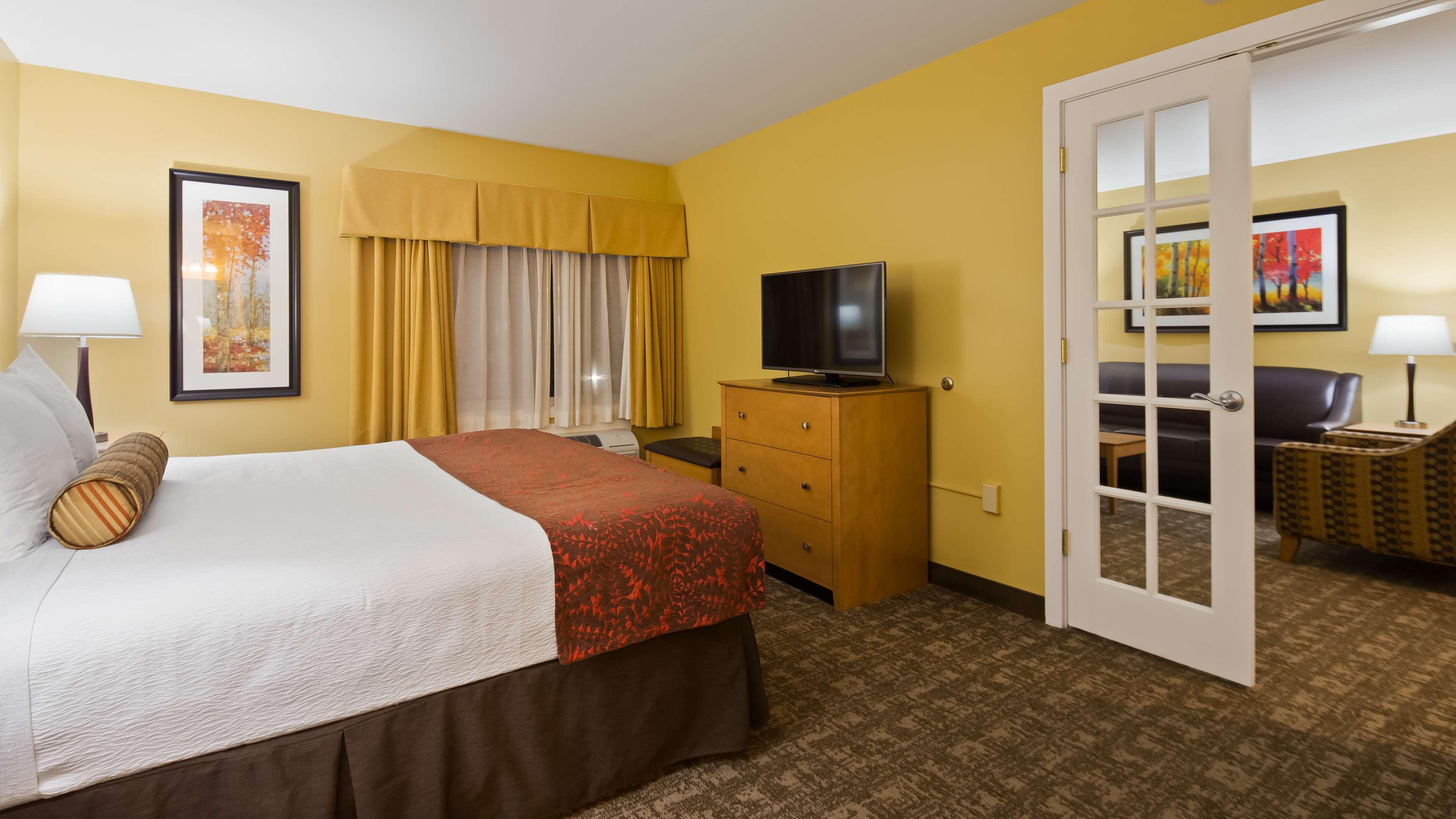 Best Western Plus Windjammer Inn & Conference Center Burlington Exterior foto