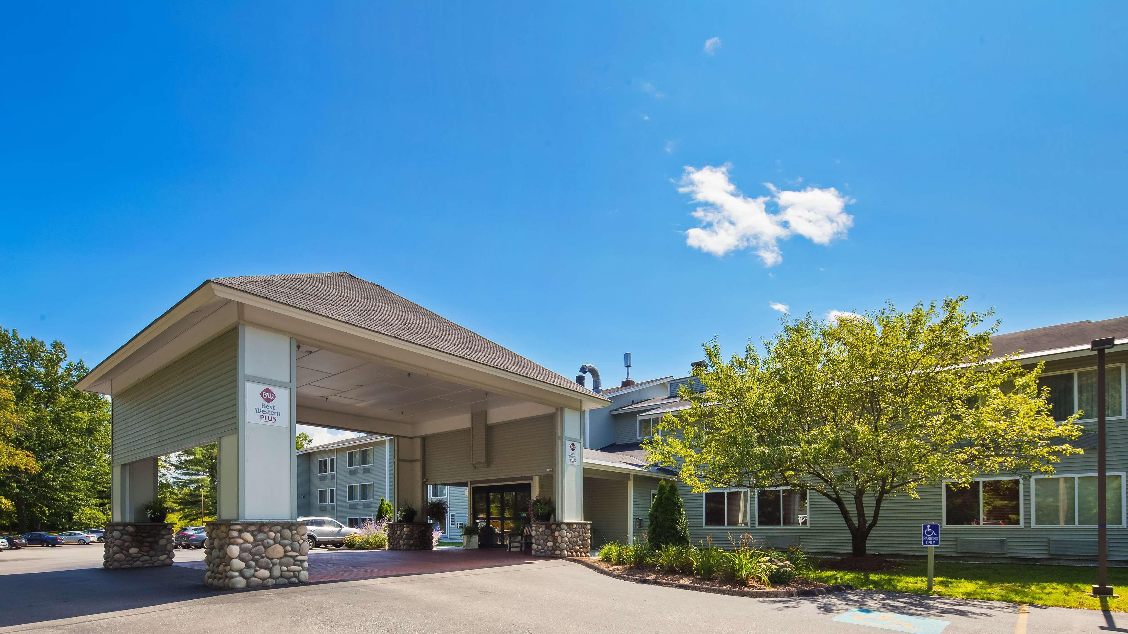 Best Western Plus Windjammer Inn & Conference Center Burlington Exterior foto