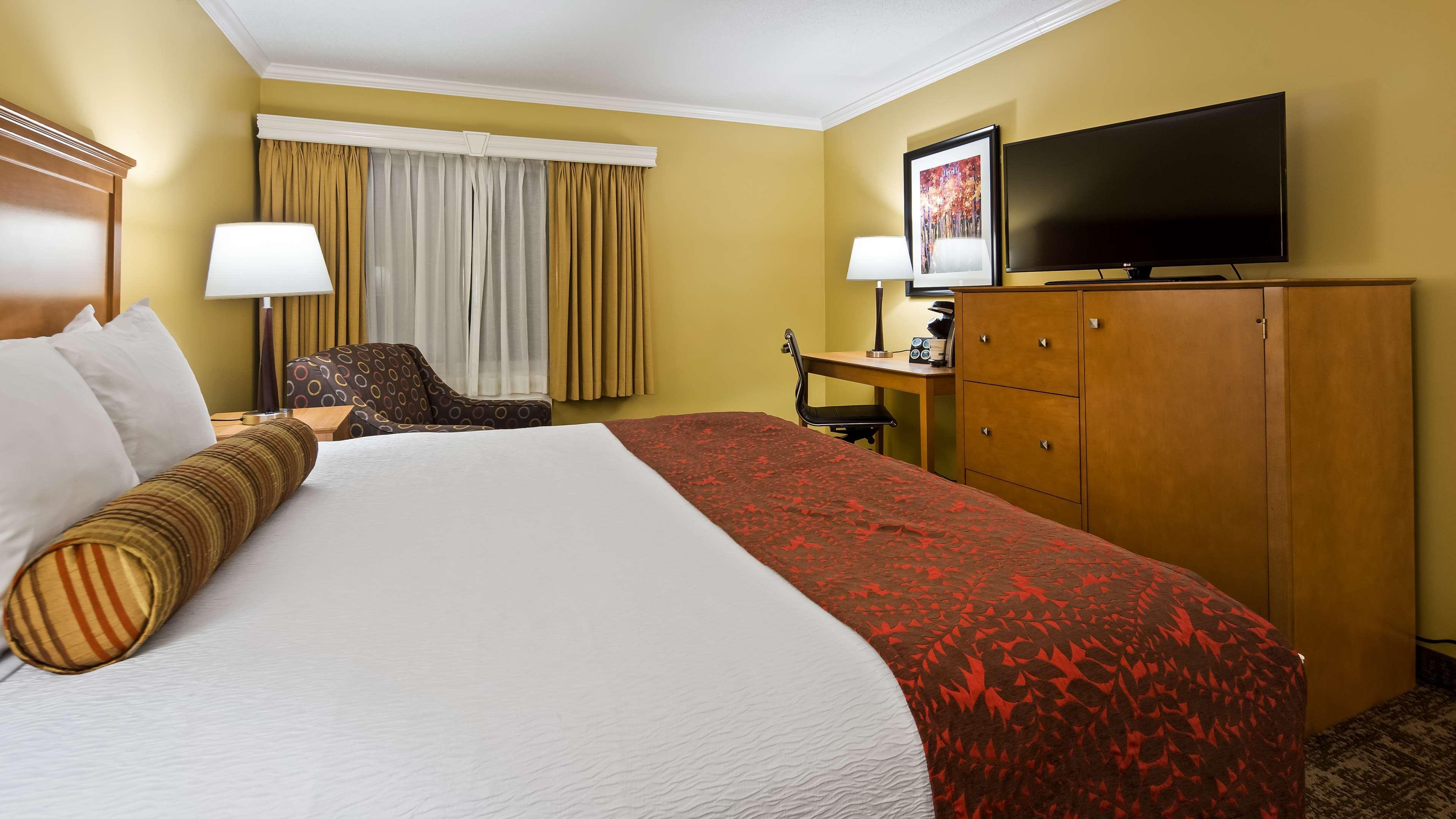 Best Western Plus Windjammer Inn & Conference Center Burlington Exterior foto