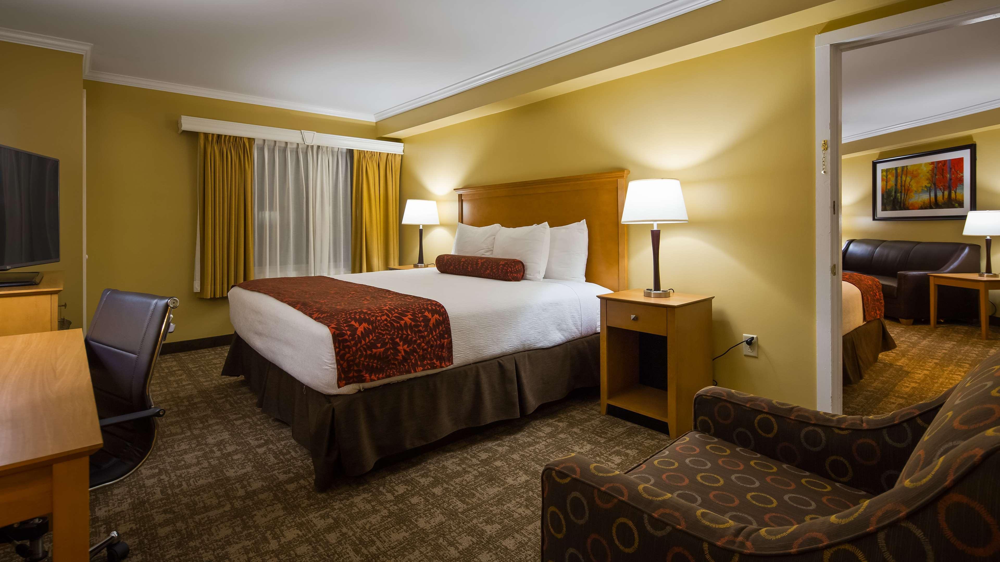 Best Western Plus Windjammer Inn & Conference Center Burlington Exterior foto