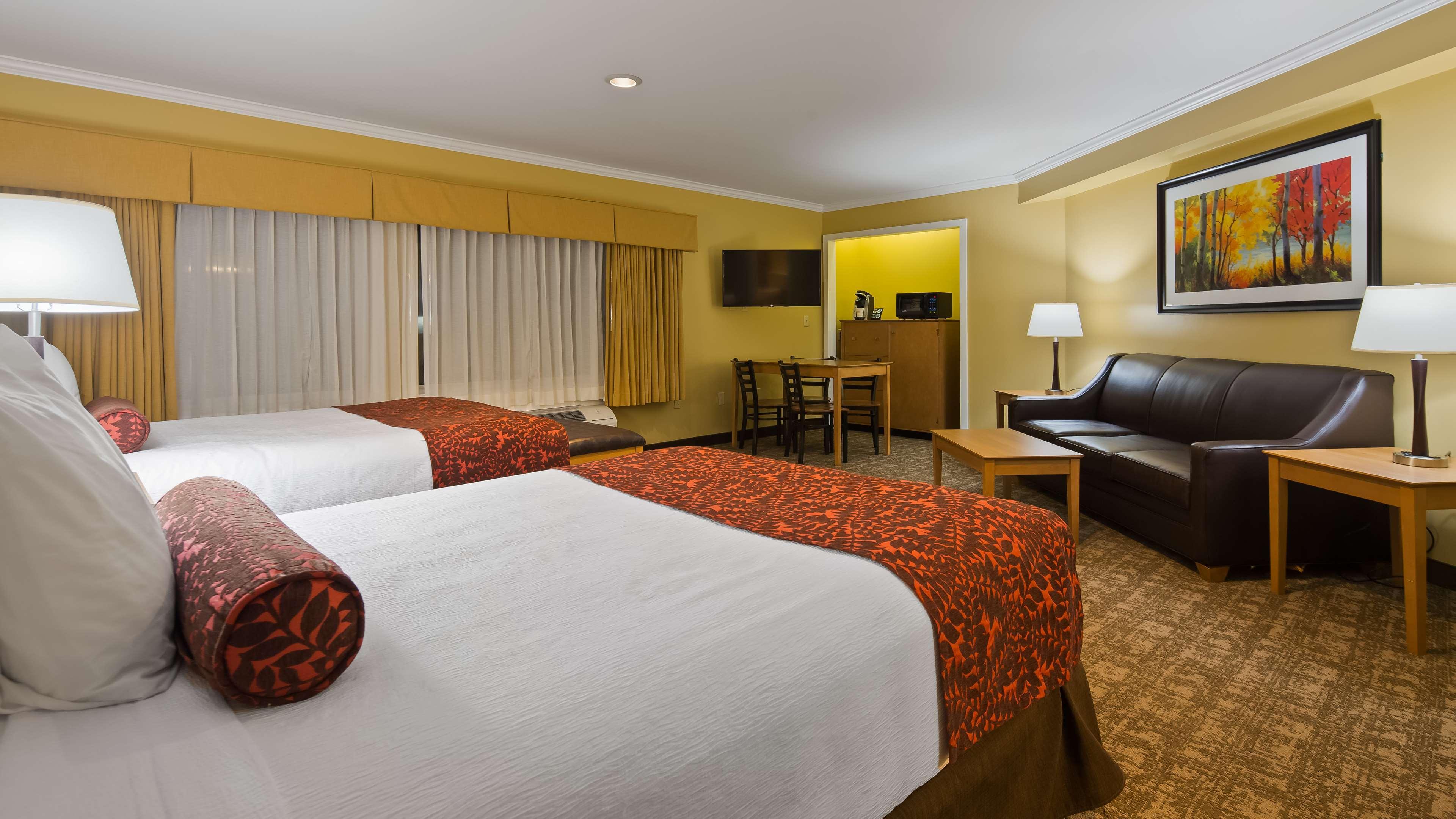 Best Western Plus Windjammer Inn & Conference Center Burlington Exterior foto