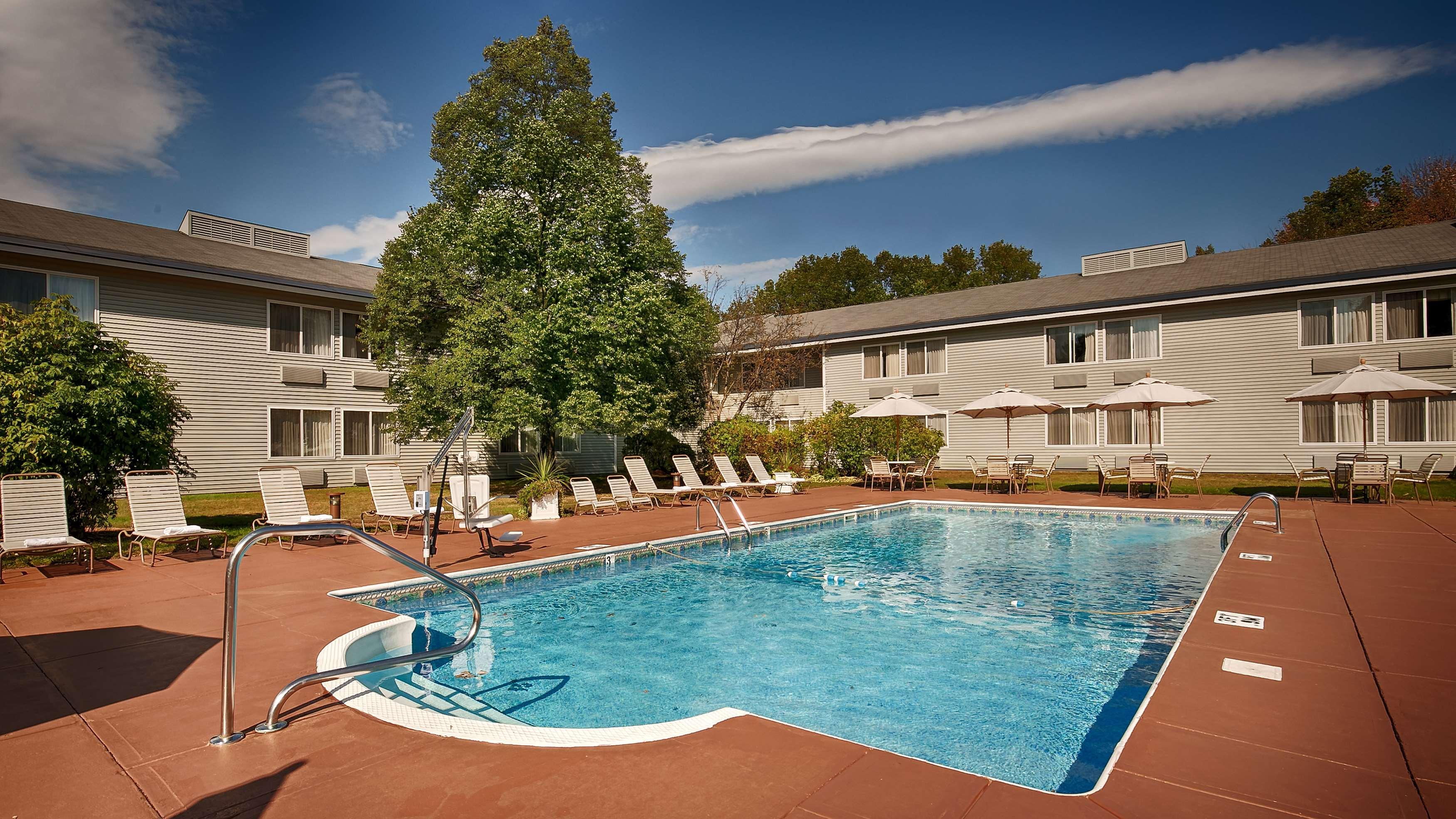 Best Western Plus Windjammer Inn & Conference Center Burlington Exterior foto