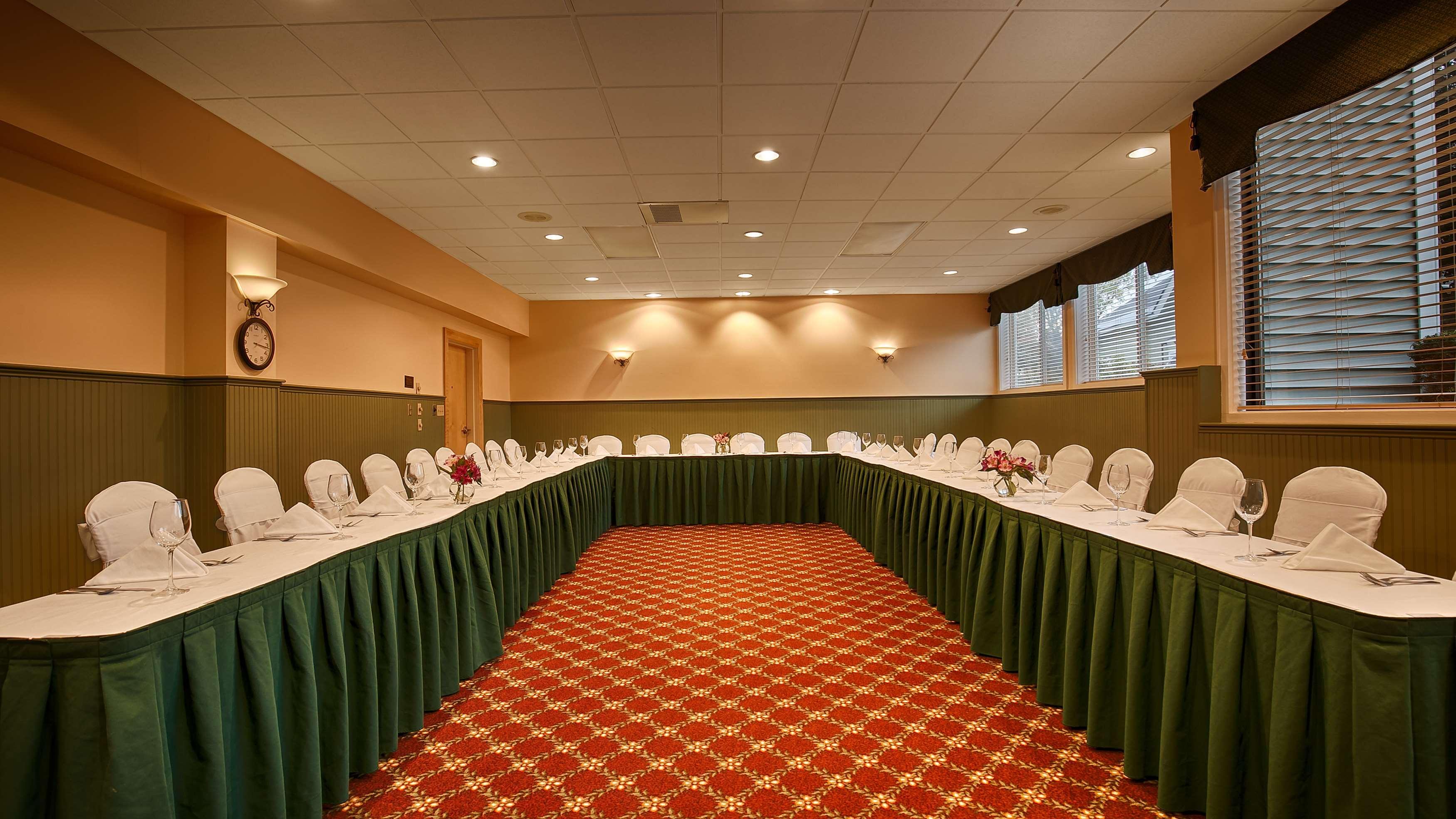 Best Western Plus Windjammer Inn & Conference Center Burlington Exterior foto