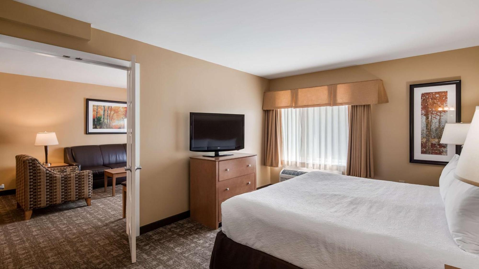 Best Western Plus Windjammer Inn & Conference Center Burlington Exterior foto