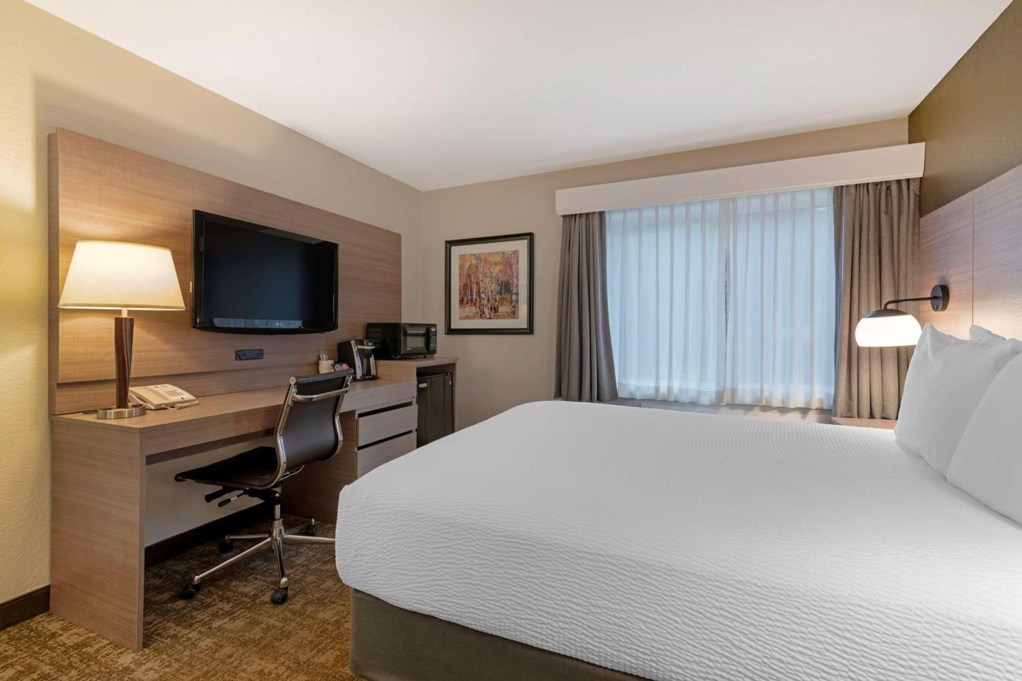 Best Western Plus Windjammer Inn & Conference Center Burlington Exterior foto
