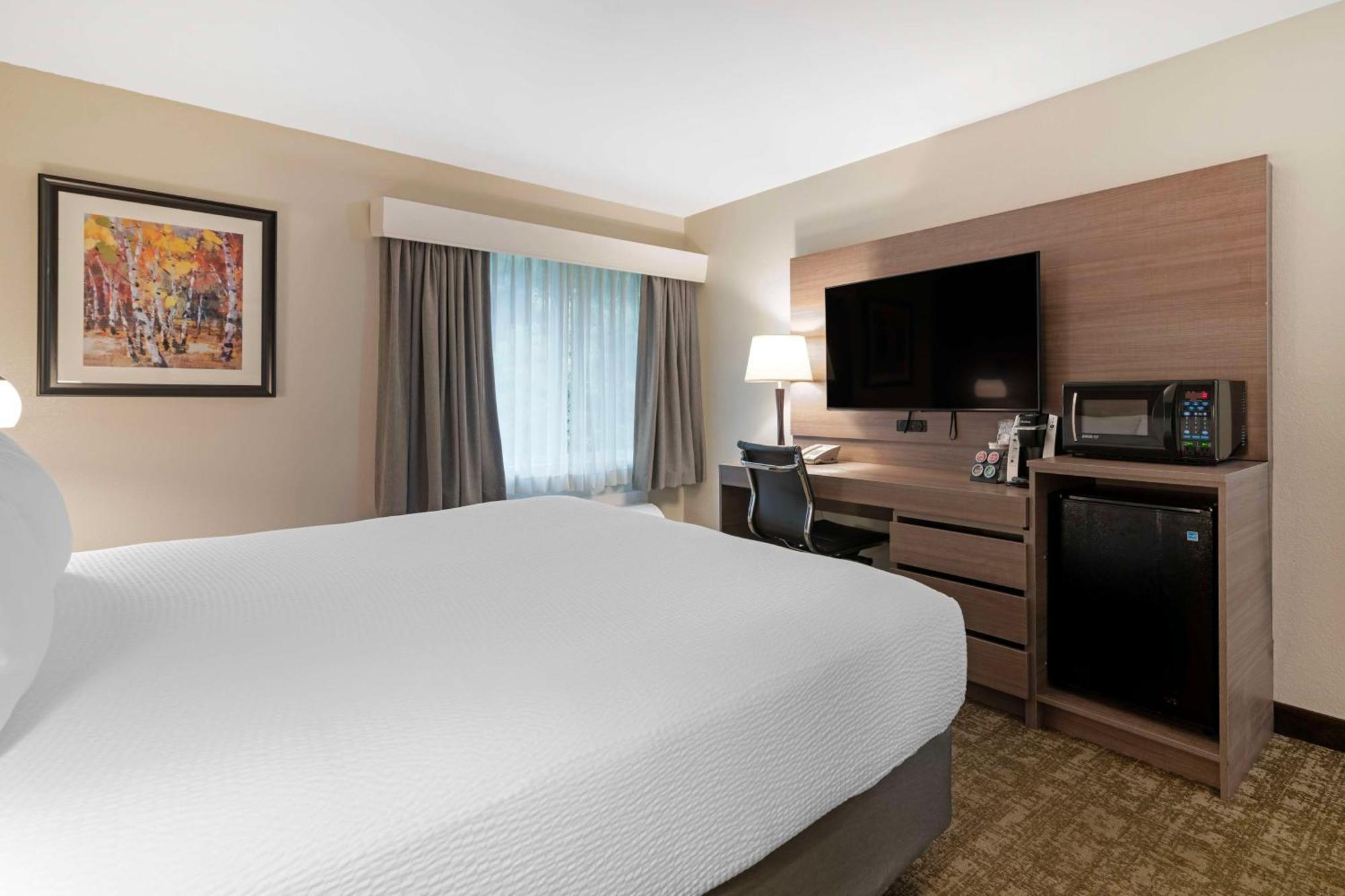 Best Western Plus Windjammer Inn & Conference Center Burlington Exterior foto