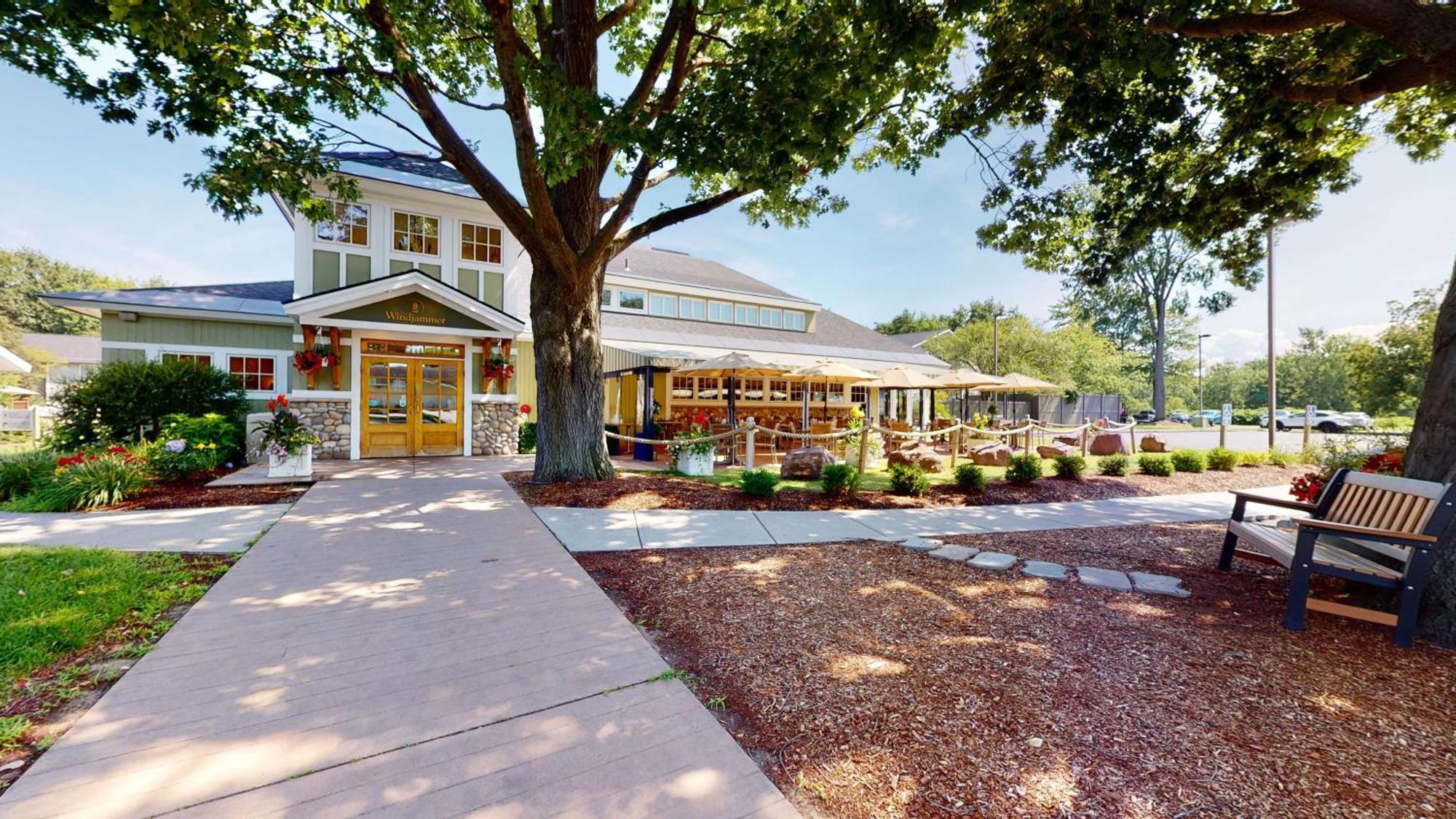 Best Western Plus Windjammer Inn & Conference Center Burlington Exterior foto