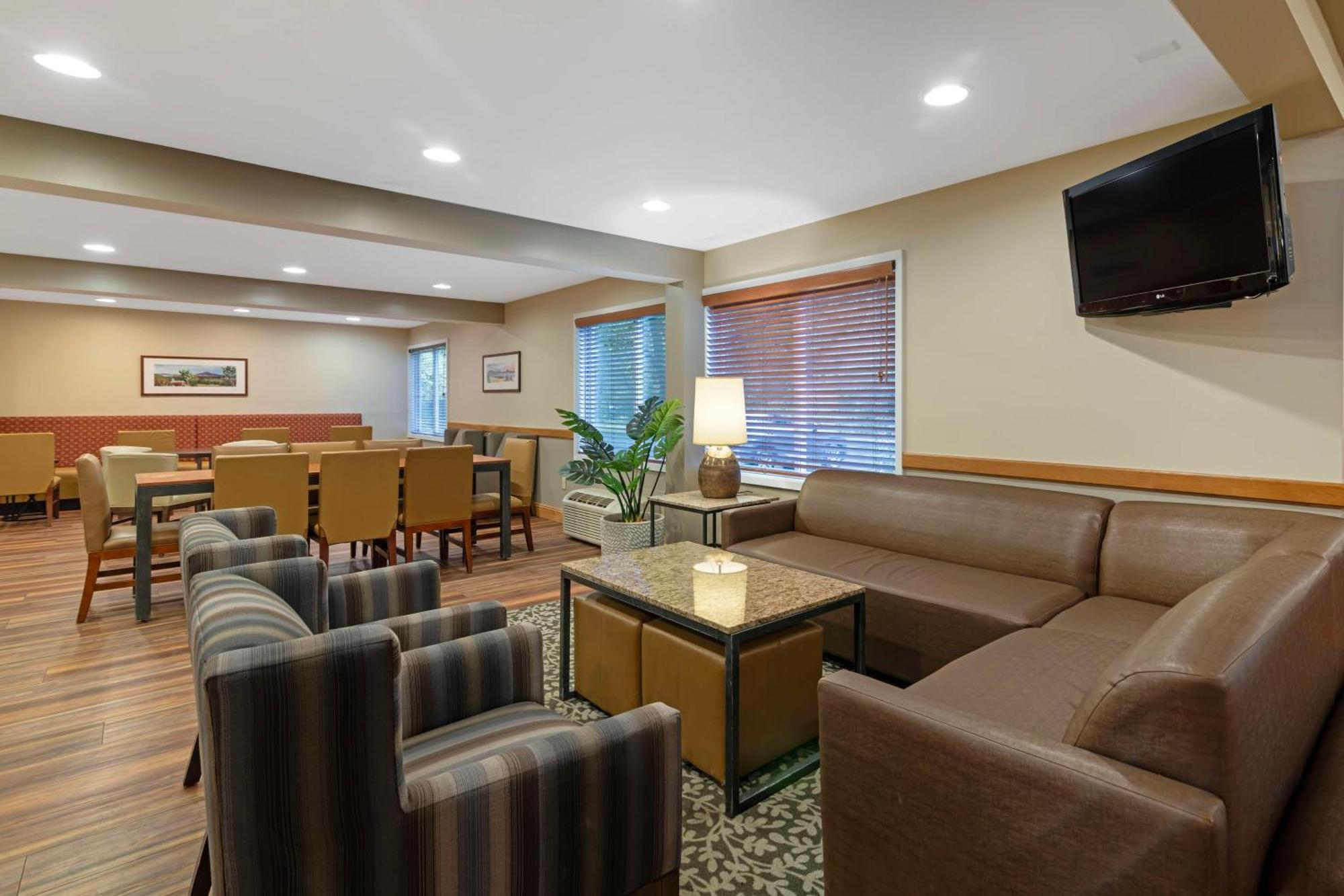 Best Western Plus Windjammer Inn & Conference Center Burlington Exterior foto