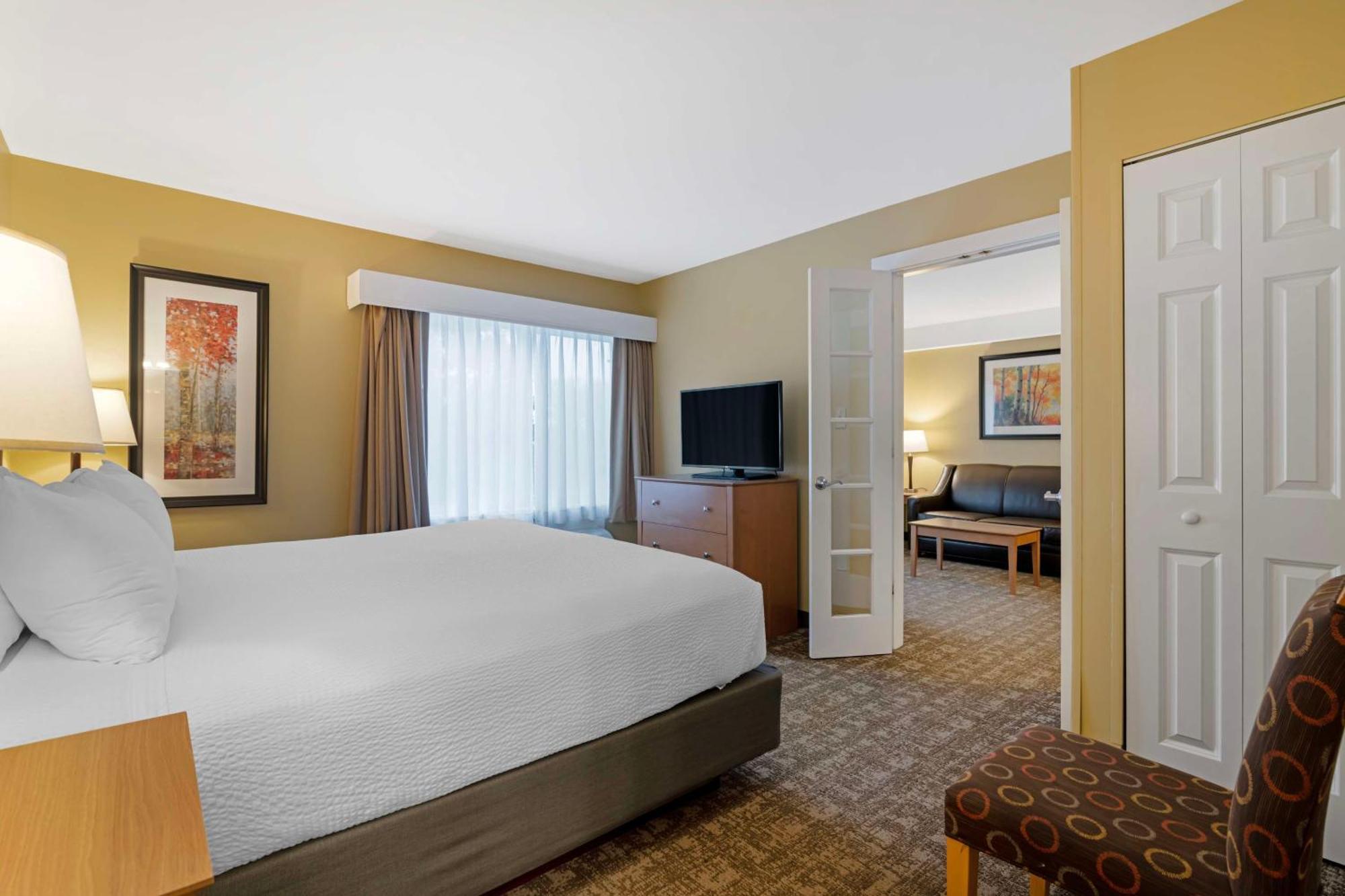 Best Western Plus Windjammer Inn & Conference Center Burlington Exterior foto