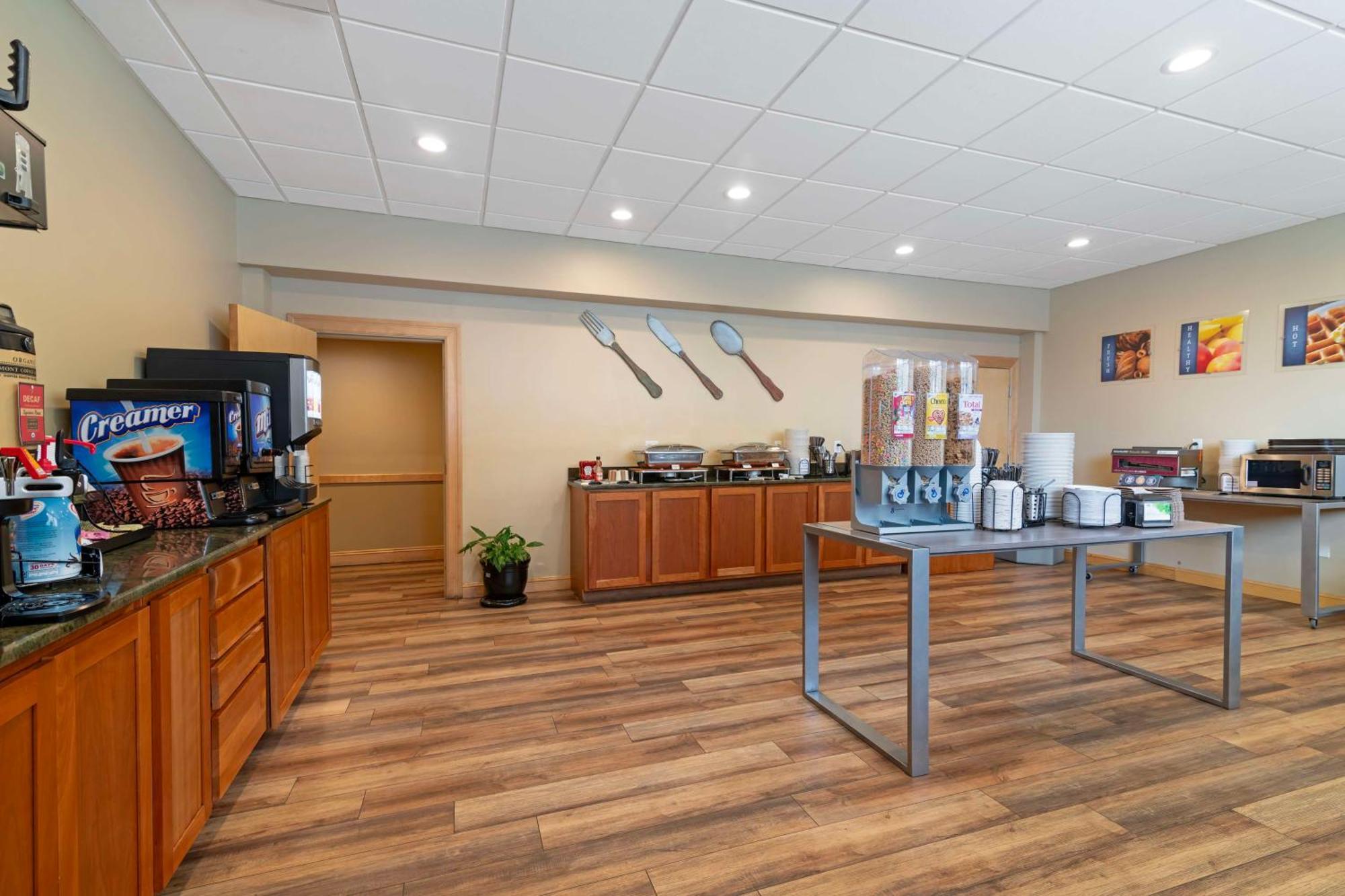 Best Western Plus Windjammer Inn & Conference Center Burlington Exterior foto